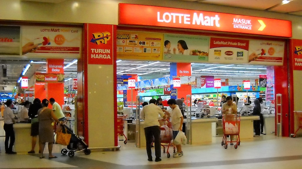 Review Usaha Ritel Besar LotteMart